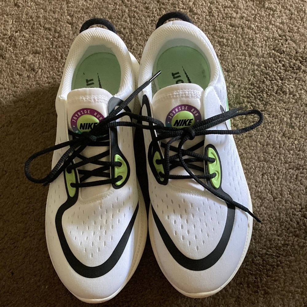 Size 8 1/2 Nike joyride Sneakers
